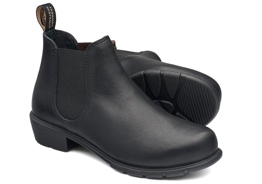 blundstone low heel boot 2068 black pair bottom sole