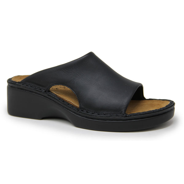 Naot discount black sandals